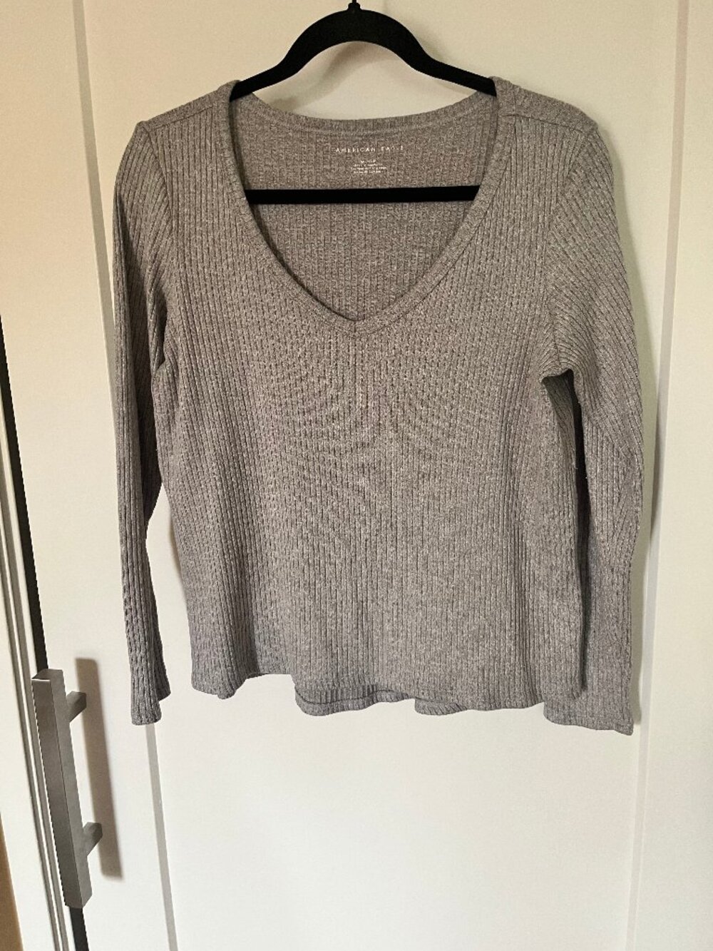 American Eagle Gray Ribbed V-Neck Long Sleeve Top Women's M